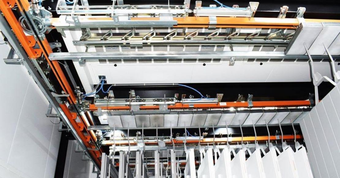 power and free, dropsecties, kettingbanen, kettingbaansysteem, monorailsysteem, GIS-takels, cleantrack, bovenloopkranen, zwenkkranen, intern transportsysteem,traversekranen, verdeelbrug, spuitrobots, poedercoatingstraat, poedercoatcabine, moffelovens, baden